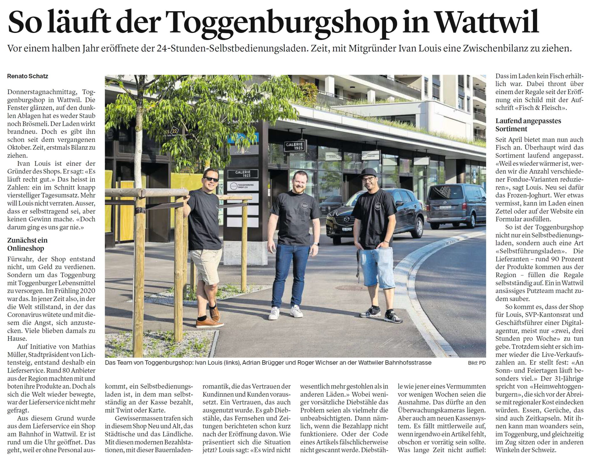 Zeitungsartikel vom 06.05.2022 - Ivan Louis, Adrian Brügger und Roger Wichser vor dem Toggenburgshop in Wattwil